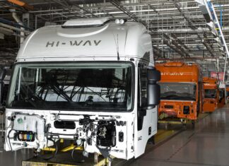 Vendas acumuladas de caminhões crescem 63,8% em 2021 Fábrica da Iveco em Sete Lagoas (MG)