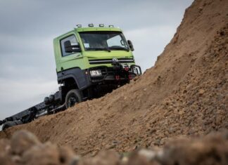 VW Delivery 11.180 chega como única opção 4×4 por R$ 270 mil. Versão 4×2 custa R$ 218.705 VW Delivery 11.180 4x4