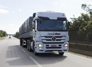 Actros estreou com motor V8 de 551 cv em 2013