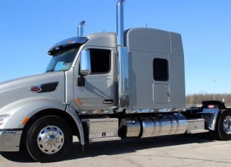 Veja em detalhes: Peterbilt 579 2018