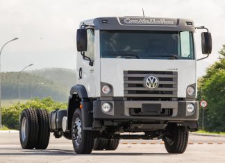 VW lança Constellation 17.230 Compactor para coleta de lixo