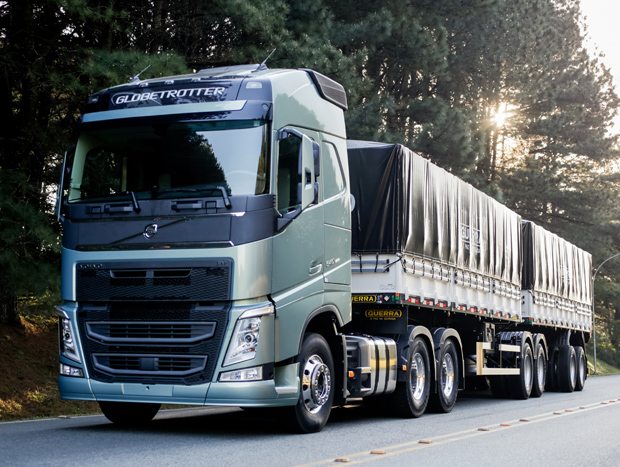 Volvo apresenta nova linha G de caminhões articulados
