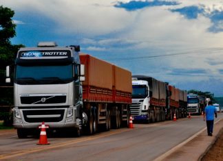 Caminhoneiros marcam paralisação para sexta-feira (11)