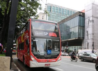 São Paulo ganha linha de turismo com Volvo híbrido