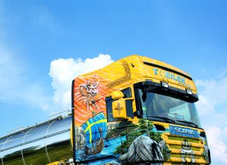 Scania Viking: Grifo personalizado nas cores da Suécia