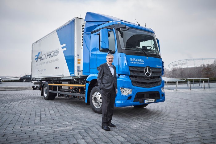 Daimlers truck division Good prospects for 2018 unit sales and earnings expected to be significantly higher than in good prior year