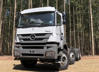 Mercedes lança Axor 3344 8×4 para atender setor florestal