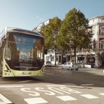 7900 Electric Exterior 2015_80A1491_Bus_in_traffic