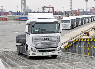 Hyundai envia caminhões a célula de combustível à Europa e Daimler acelera fábrica para produção Hyundai Xcient Fuel Cell