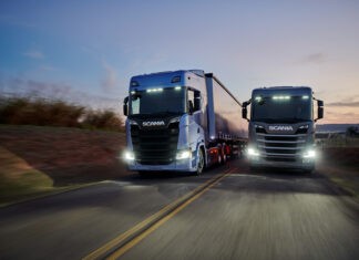 Scania apresenta crescimento de 138% e completa 64 anos de Brasil Scania S 620 V8 6x4 with curtainside semitrailer and Scania R 500 6x4 grain transport