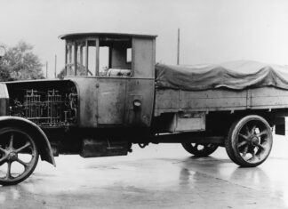 Primeiro caminhão a diesel do mundo produzido em série lançado em 1923
