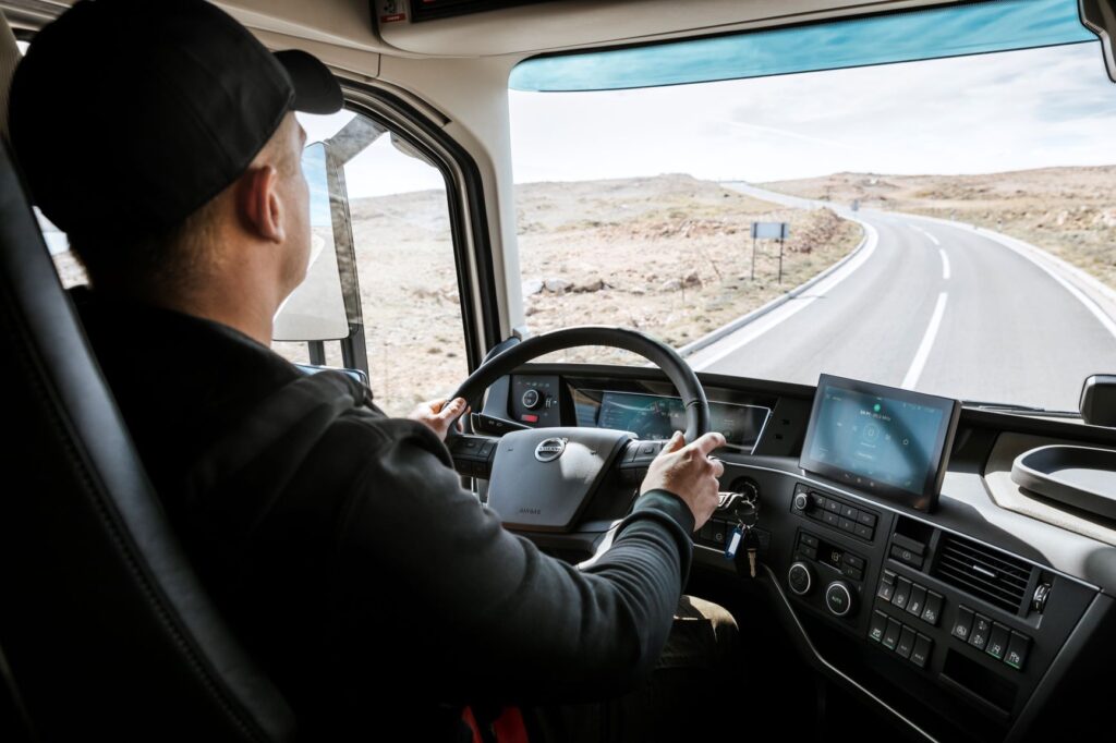 Como é o interior do volvo FMX 500 8x4 ano 2022 , muita tecnologia