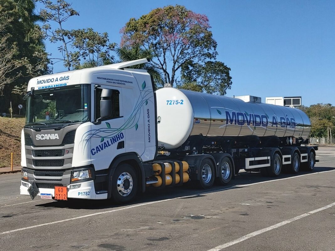 Transportadora Cavalinho testa caminhão Scania a gás com a Rhodia | Transporte Mundial