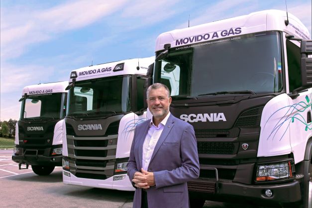 Vídeo: Caminhão que comemora os 65 anos da Scania no Brasil tem