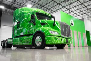 Caminhão a baterias alimentada por GNV chega ao mercado em 2023