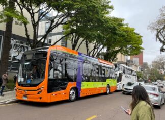 ônibus Volvo elétrico inicia operação em Curitiba