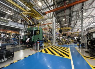 Produção de caminhão cai no acumulado, mas cresce 42,6% em agosto Produção de caminhão cai no acumulado