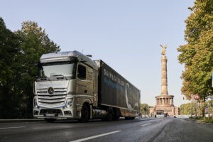 Caminhão a hidrogênio da Mercedes-Benz ultrapassa 1 mil km de autonomia