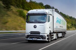 Mercedes-Benz revela eActros 600, caminhão elétrico com 500 km de alcance