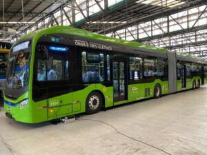 BYD e Caio testam novo ônibus elétrico articulado para São Paulo
