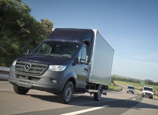 Mercedes-Benz implementa Sprinter Truck com baú feito de garrafa PET