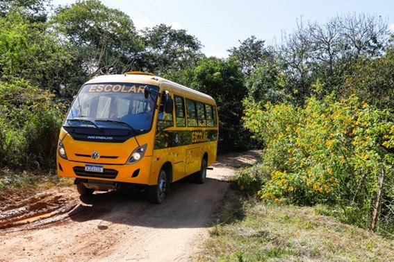 VWCO entrega 120 ônibus para o programa Caminho da Escola