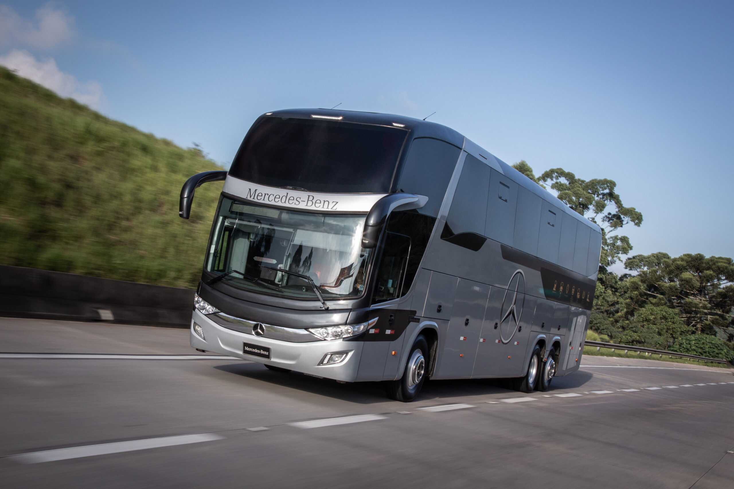 Mercedes-Benz amplia pacote de segurança do ônibus rodoviário O 500 RSD