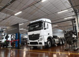 Mercedes-Benz, Assobens e SENAI vão formar técnicos em pesados Mercedes-Benz, Assobens e SENAI lançam academia para formação de técnicos