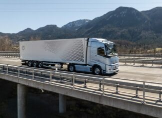 Volvo Trucks atualiza linha de caminhões pesados e reduz consumo de combustível