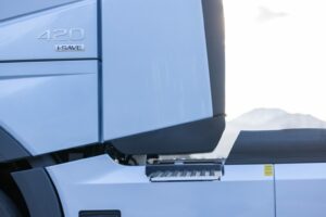 Volvo Trucks atualiza linha de caminhões pesados e reduz consumo de combustível
