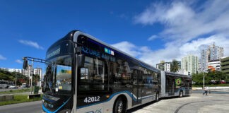 Salvador testa ônibus elétrico articulado de 18 metros da TEVX Higer