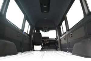 Mercedes-Benz lança Sprinter Robustez para terrenos desafiadores