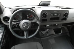 Mercedes-Benz lança Sprinter Robustez para terrenos desafiadores