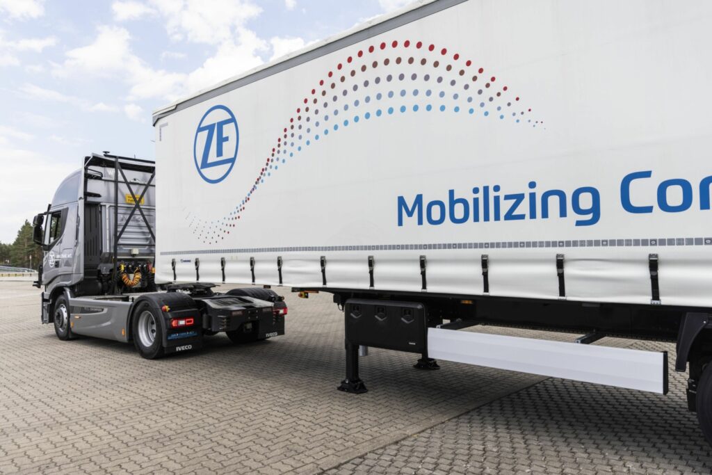 ZF aposta na direção eletrônica sem ligação entre volante e rodas