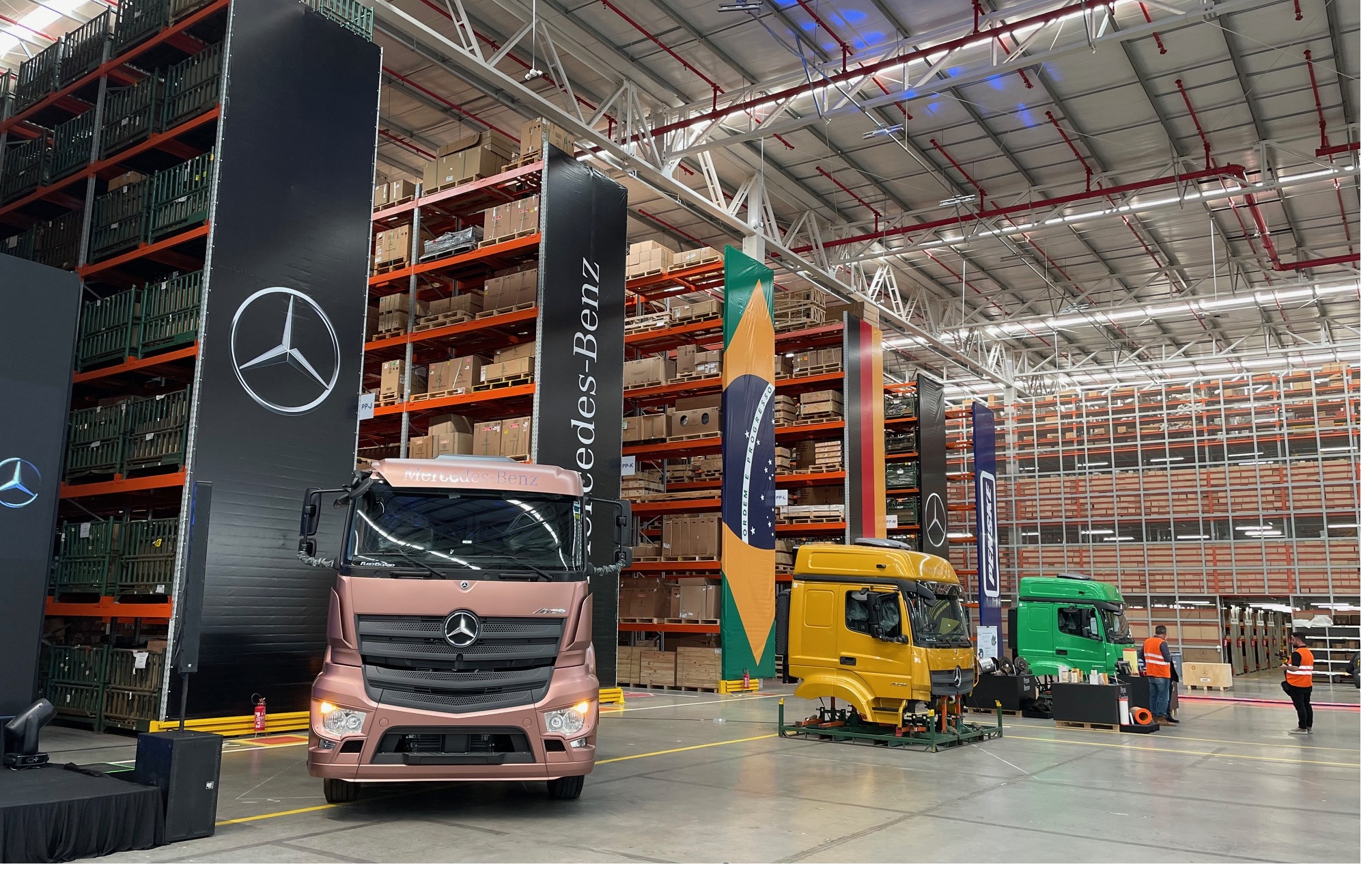 Mercedes inaugura Centro de Distribuição e Logística de Peças