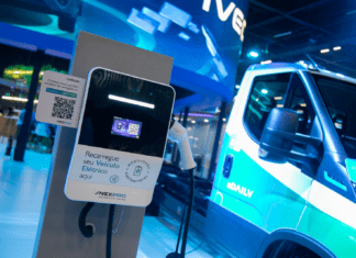 Iveco e Senai unem educação e inovação para a descarbonização Iveco Group e Senai unem educação e inovação em jornada de descarbonização