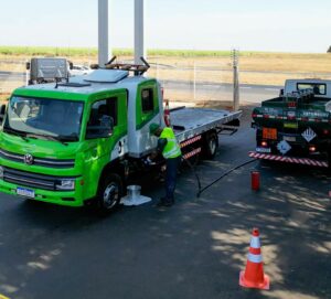 Volkswagen Caminhões e EcoRodovias testam B100 para reduzir emissões em até 90%