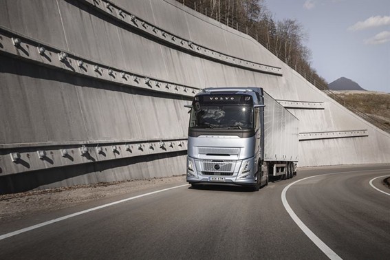Volvo Trucks apresenta sistema para reduzir consumo e emissões da linha FH