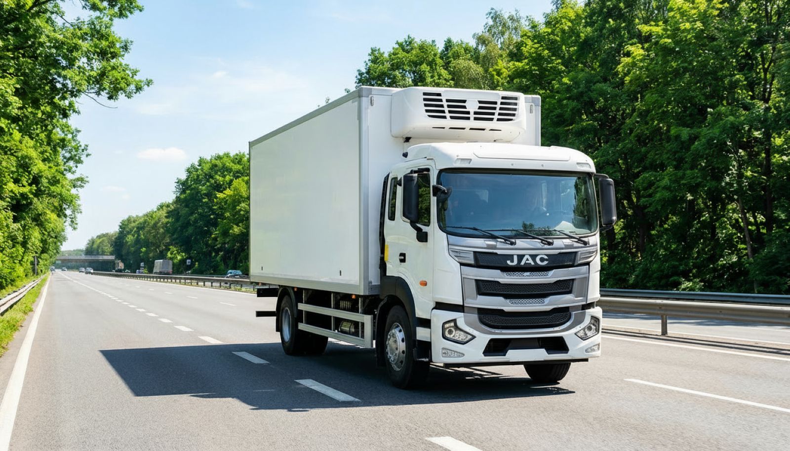JAC Caminhões chega ao Brasil com rede, linha de crédito e opções de 9 a 25 t