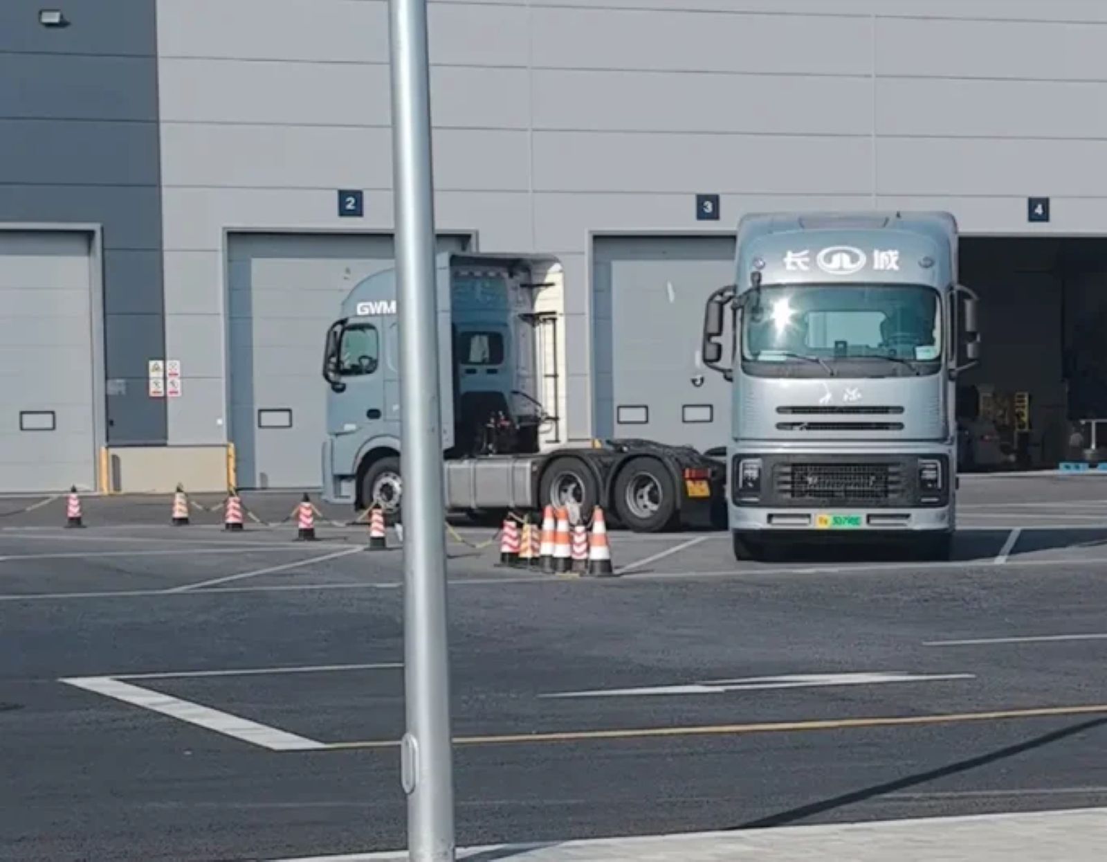 Scania testa caminhões chineses de 1.050 cv e avalia híbridos