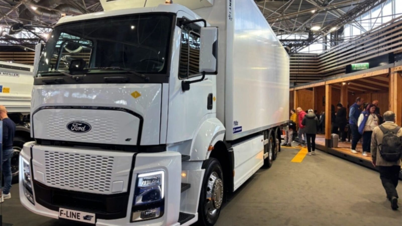 Ford apresenta seu primeiro caminhão elétrico pesado