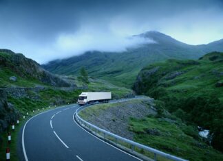 Rodovias do Brasil têm menos buracos e mais prejuízo; veja ranking CNT vê melhora tímida nas rodovias, mas rombo logístico persiste