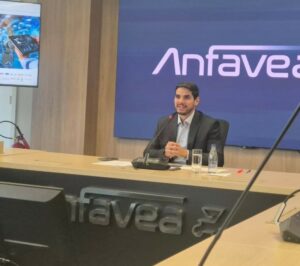 Governo libera R$ 6 bi para financiar caminhões e atende pedido da indústria