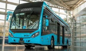 Mercado de ônibus cresce em 2025 com hegemonia da Mercedes-Benz
