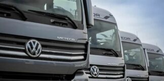 Brasil vendeu 110,8 mil caminhões e 28,8 mil ônibus em 2025