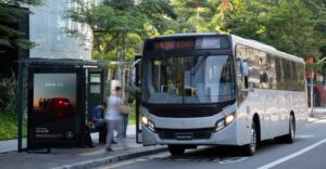 Brasil vendeu 110,8 mil caminhões e 28,8 mil ônibus em 2025