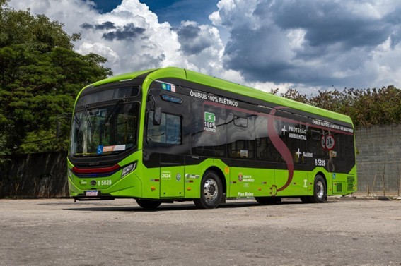 Emplacamento de ônibus BYD cresce 315% em 2025