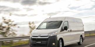 Conheça o Toyota Hiace Furgão, que estreia no Brasil por R$ 304.990