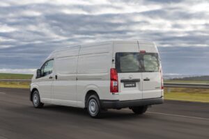 Conheça o Toyota Hiace Furgão, que estreia no Brasil por R$ 304.990