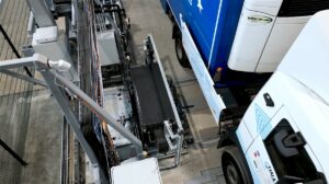 Caminhão elétrico com bateria intercambiável avança com teste bem-sucedido